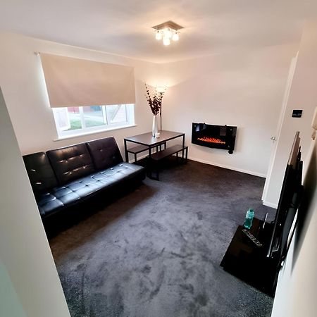 Sleek & Stylish - E15 Apartment With Parking Лондон Экстерьер фото