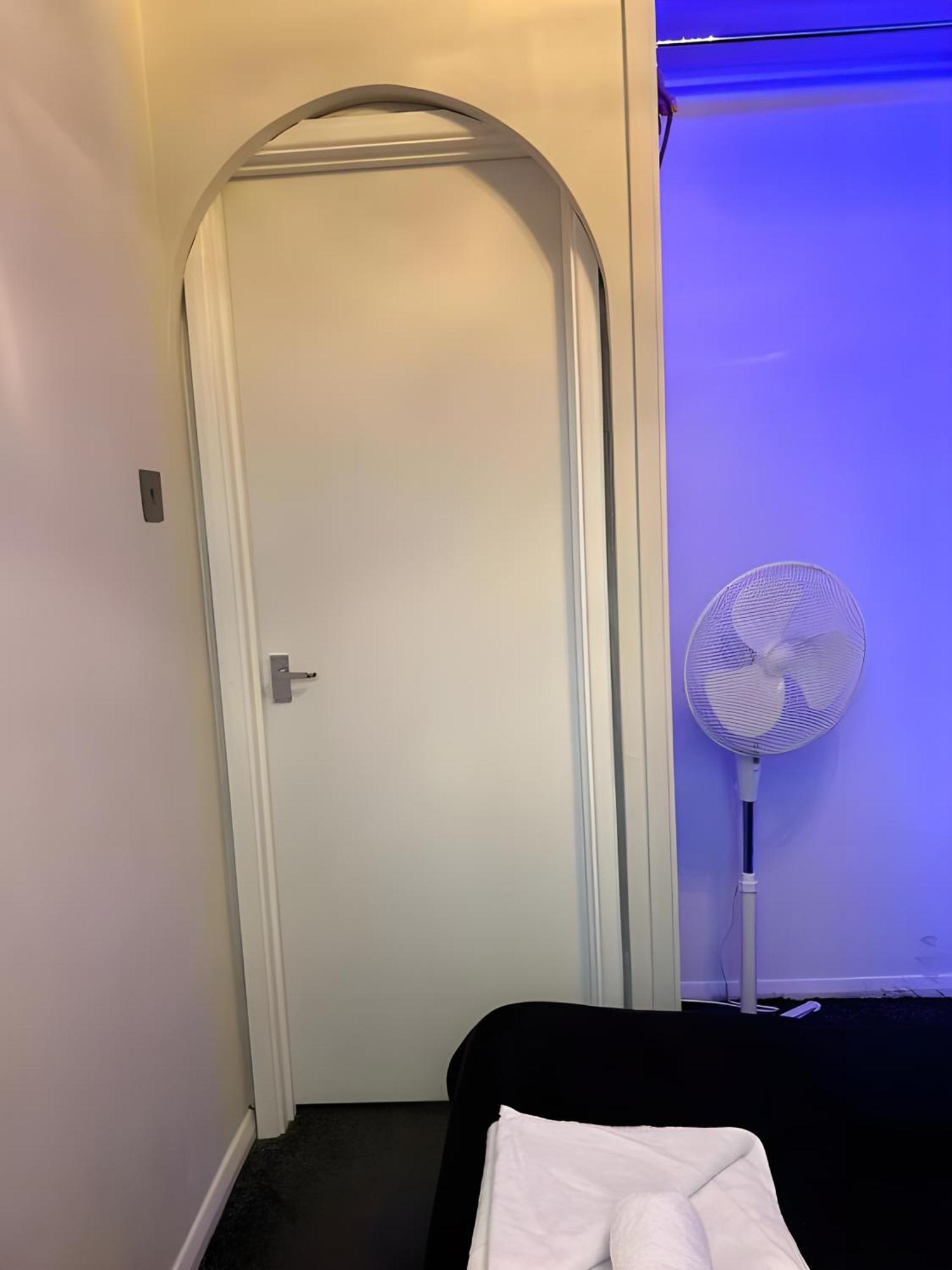 Sleek & Stylish - E15 Apartment With Parking Лондон Экстерьер фото